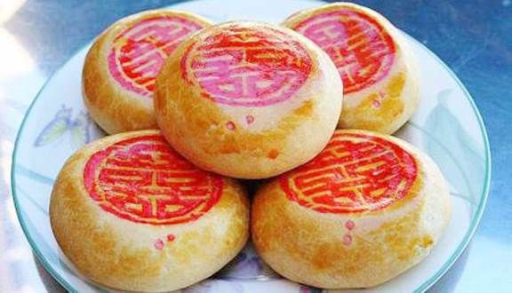 Đặc sản Sóc Trăng làm quà số 1 trong danh sách phải mua của du khách chính là bánh pía. Hương vị ngọt ngào của bánh Pía Sóc Trăng nổi tiếng khắp mọi miền và cả xuất khẩu. Ảnh Foody.