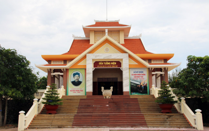 Đền tưởng niệm Nguyễn Trung Trực ở tỉnh Long An, nằm trong cụm công trình văn hóa Vàm Nhựt Tảo tại huyện Tân Trụ. Ảnh Báo Long An.