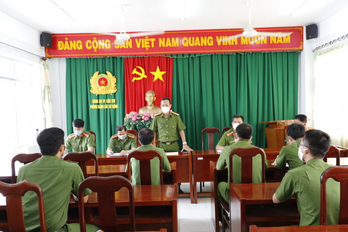 Thượng tá Bùi Hải Nam, Phó Giám đốc Trung tâm huấn luyện và sử dụng động vật nghiệp vụ thuộc Bộ Tư lệnh Cảnh sát cơ động phát biểu kết luận tại buổi kiểm tra huấn luyện cấp giấy chứng nhận động vật nghiệp vụ năm 2021.