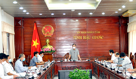 Ông Nguyễn Văn Hòa, Phó Chủ tịch UBND tỉnh, phát biểu tại buổi làm việc.