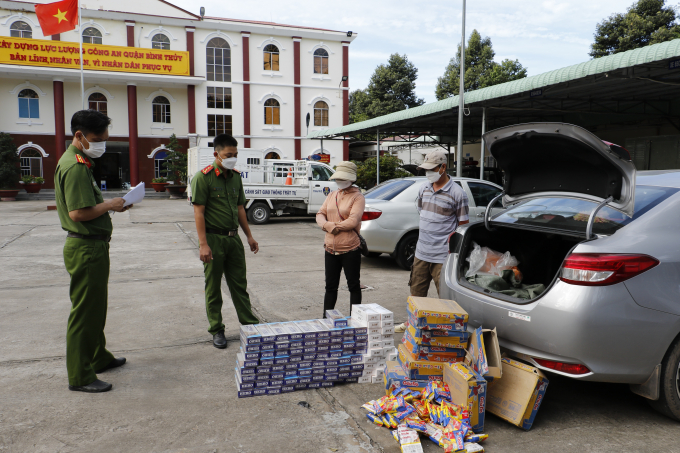 Lực lượng Cảnh sát kinh tế, Công an quận Bình Thủy phát hiện trường hợp vận chuyển thuốc lá lậu.