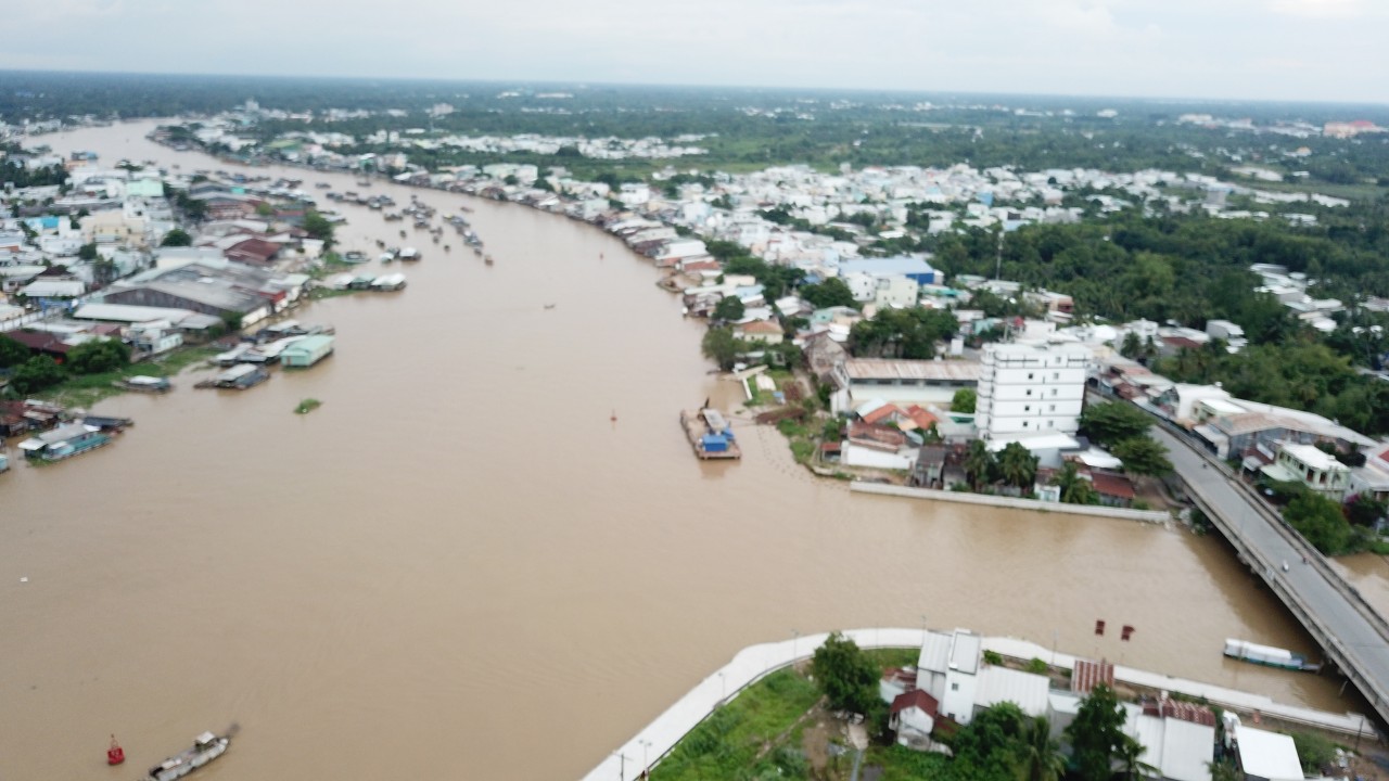 TP- Cần Thơ rạch Kè Cái Sơn là một trong những tuyến kè gặp rất nhiều khó khăn trong quá trình thực hiện.