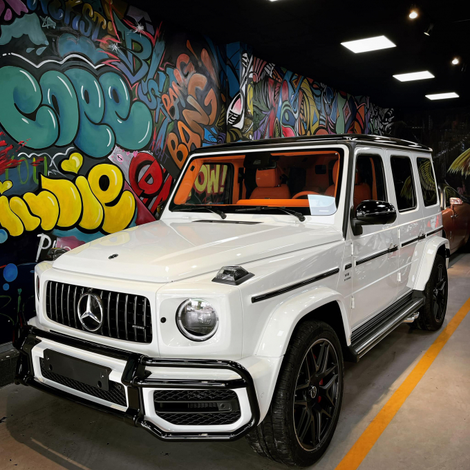 Một chiếc Mercedes-AMG G 63 có màu sắc tương tự cũng từng được chào bán bởi tài khoản này.