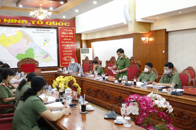 Thượng tá Trương Văn Nam, Trưởng Công an quận Thốt Nốt, Chủ nhiệm đề tài khoa học cấp cơ sở, báo cáo trước Hội đồng.