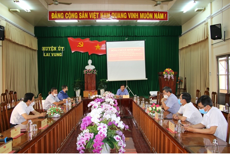 Quang cảnh buổi làm việc với Ban Thường vụ Huyện ủy Lai Vung