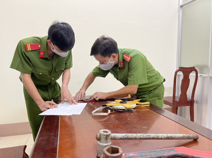 Đại úy Cao Hoài Sơn cùng đồng đội nghiên cứu, cải tiến và thử nghiệm thực tế khóa mở trụ nước chữa cháy đa năng.