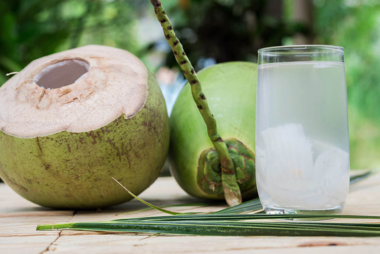 Nước dừa tươi thơm ngon, bổ sung năng lượng (Ảnh: st)