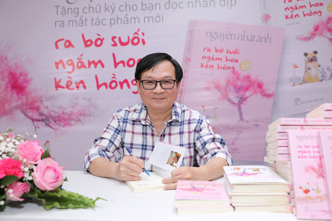 Nhà văn Nguyễn Nhật Ánh trong buổi ra mắt quyển sách. Ảnh: nongnghiep.vn