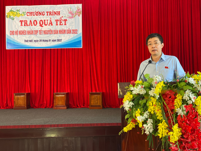 Ông Nguyễn Mạnh Hùng - Ủy viên Thường trực Ủy ban Kinh tế của Quốc hội khóa XV phát biểu tại chương trình trao quà tết