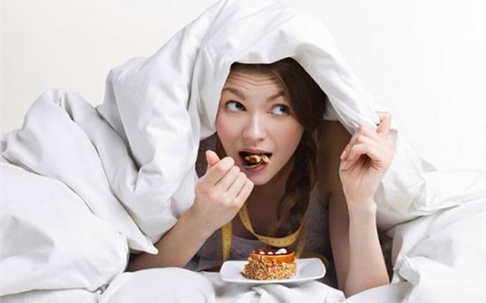 Theo các chuyên gia dinh dưỡng, thời gian lý tưởng cho bữa tối với người lớn là trước 7h tối để cơ thể có đủ thời gian nghỉ ngơi, thư giãn trước khi đi vào giấc ngủ. Ảnh: Giadinhnet.