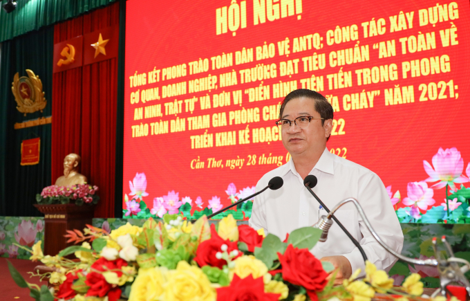 Ông Trần Việt Trường, Phó Bí thư Thành ủy, Chủ tịch UBND thành phố - Trưởng Ban Chỉ đạo 138 TP Cần Thơ phát biểu chỉ đạo tại hội nghị.