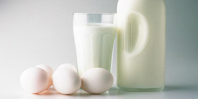 Trong sữa có chứa một hàm lượng chất lactose. Ảnh: Internet.