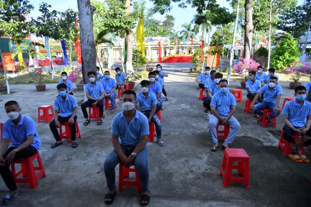 Thanh niên thành phố Rạch Giá tập trung lên trạm.