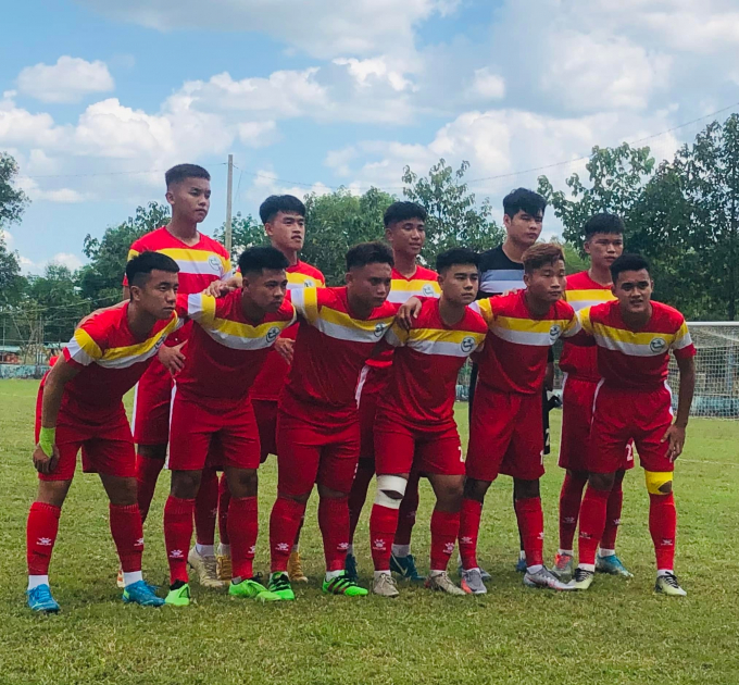 Đội hình U19 Cần Thơ tại vòng loại U19 quốc gia 2022. Ảnh BĐTCT
