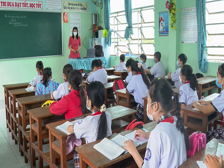 Học sinh tiểu học tỉnh Bạc Liêu trong ngày đầu đến trường. Ảnh tpbl.baclieu