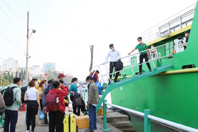 Những hành khách trên chuyến tàu Cần Thơ – Côn Đảo.