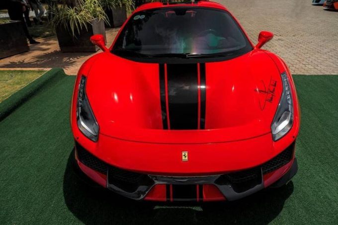 Ferrari 488 Pista Spider là món quà của đại gia Hoàng Kim Khánh tặng vợ