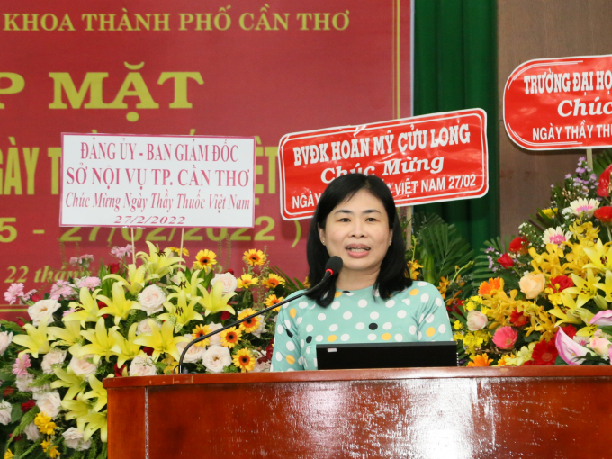 Bà Nguyễn Ngọc Việt Nga - Phó Giám đốc Sở Y tế TP. Cần Thơ phát biểu chúc mừng tại buổi họp mặt
