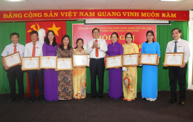 Ông Nguyễn Minh Tâm - Bí thư Đảng bộ Khối cơ quan dân chính Đảng TP. Cần Thơ phát biểu chỉ đạo tại hội nghị.