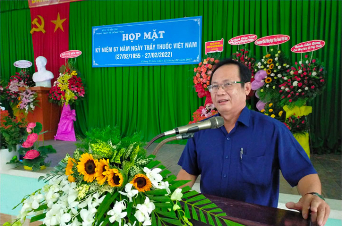 Phó Chủ tịch UBND huyện Nguyễn Minh Trung phát biểu tại buổi họp mặt. Ảnh: Diệu Hiền.