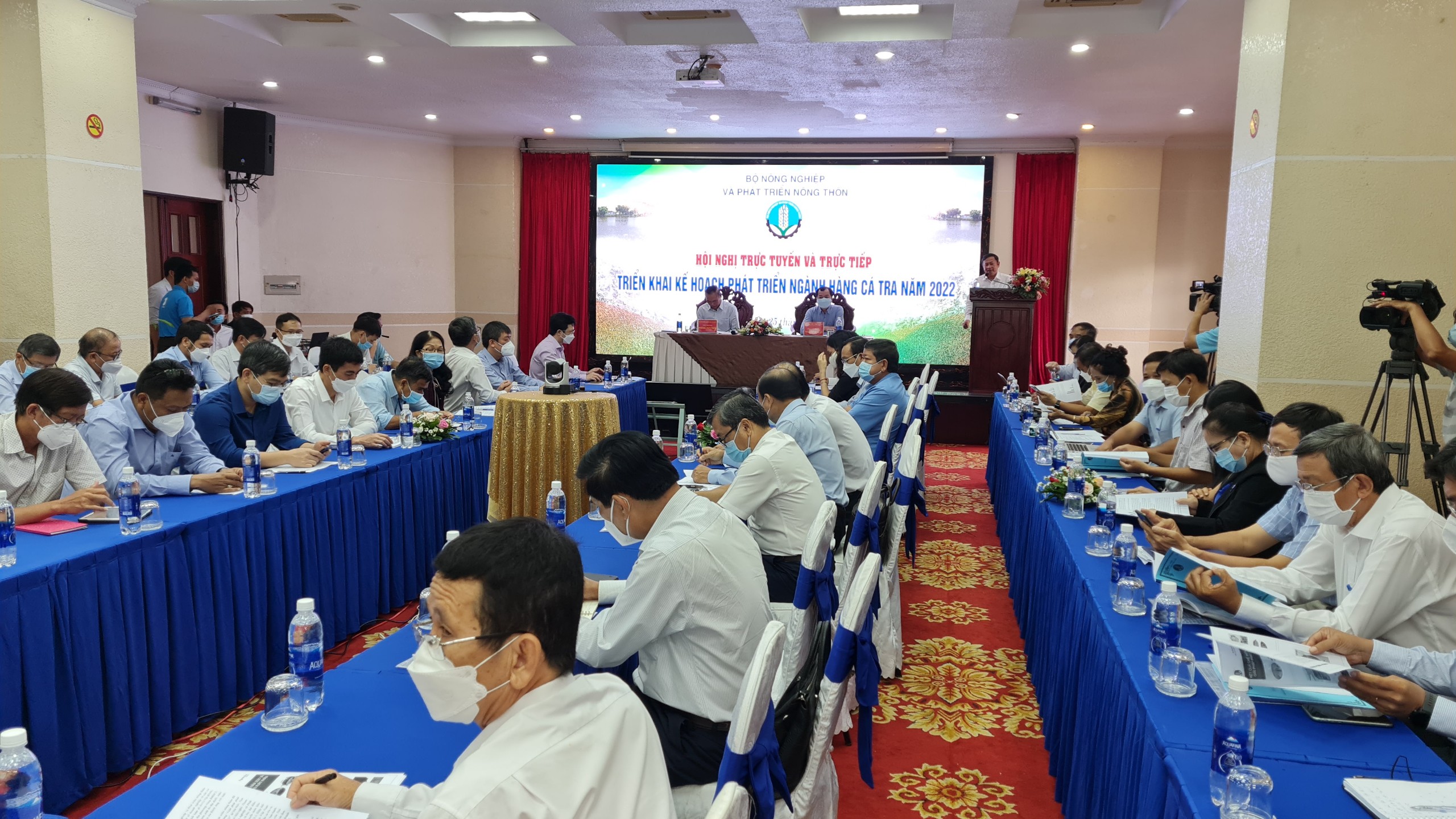 Tại TP Cần Thơ, Bộ NN-PTNT tổ chức hội nghị trực tuyến, tổng kết ngành cá tra năm 2021 và triển khai kế hoạch sản xuất, xuất khẩu năm 2022.