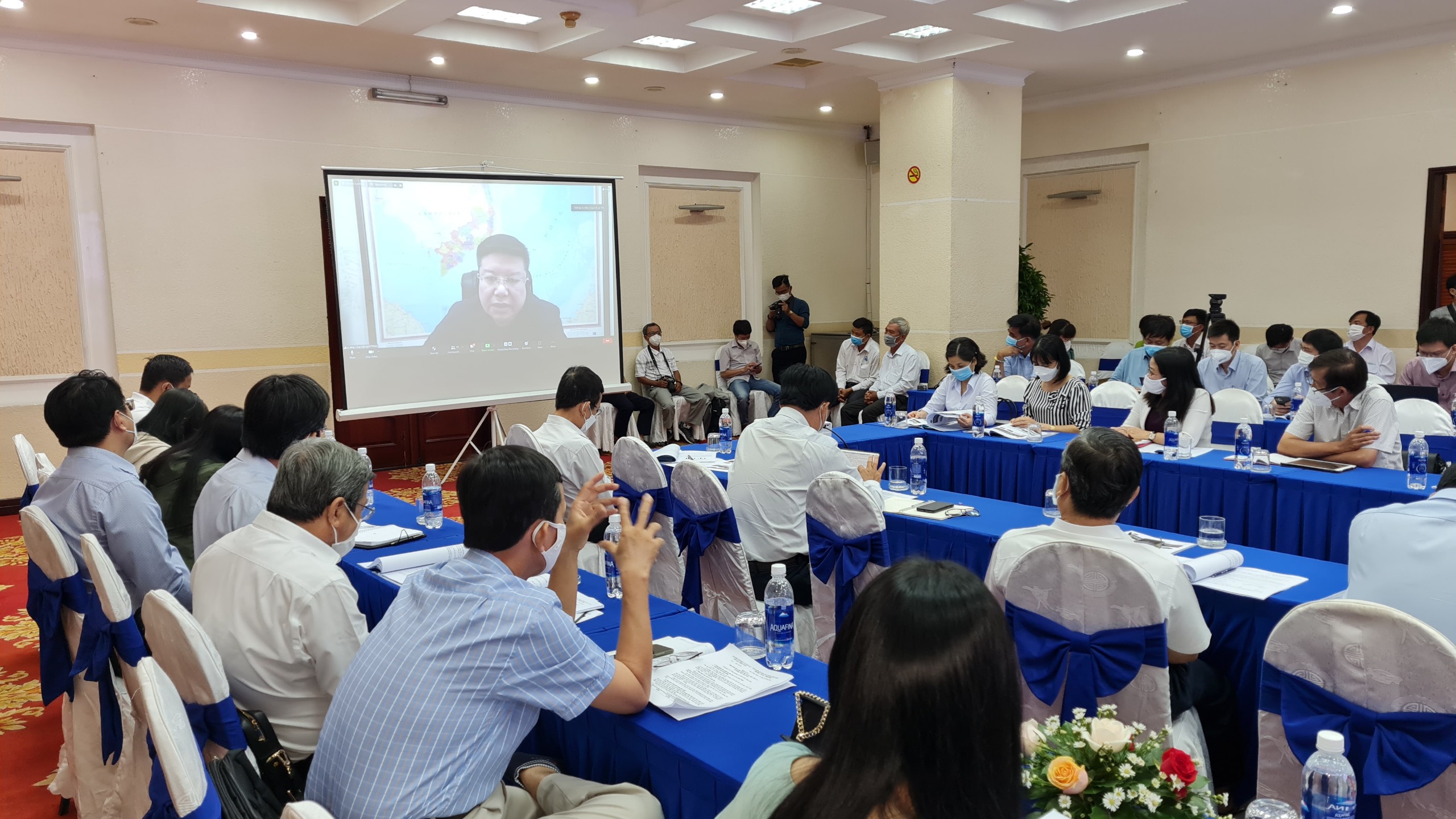 Quan cảnh buổi hội nghị trực tiếp trực tuyến với Bộ NN - PTNT tại TP-Cần Thơ.