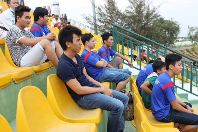 Bóng đá Cần Thơ từng nhận được sự quan tâm lớn từ người hâm mộ Cần Thơ dù trong cả những buổi tập luyện. Ảnh Lê Nguyên
