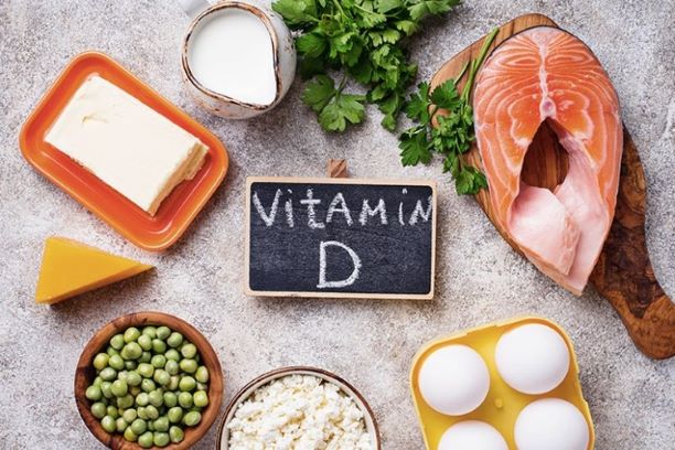 Việc thiếu hụt vitamin D có thể làm trầm trọng bệnh COVID-19. Ảnh: Sức khỏe Đời sống.