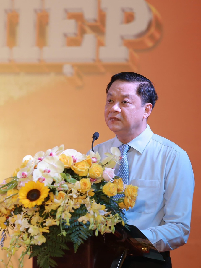 Ông Dương Tấn Hiển, Phó Chủ tịch Thường trực UBND TP Cần Thơ phát biểu tại buổi lễ tốt nghiệp của sinh viên khóa đầu Đại học FPT Cần Thơ.