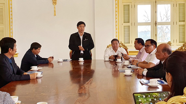Chủ tịch Uỷ ban nhân dân tỉnh Phạm Thiện Nghĩa cùng lãnh đạo một số sở, ngành tỉnh thăm và làm việc với Tập đoàn SOKIMEX (Campuchia). Ảnh: dongthapgov.
