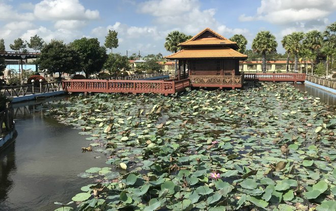Chủ nhân xây dựng biệt phủ giống như khu du lịch sinh thái. Ảnh: Hiếu Liêm.