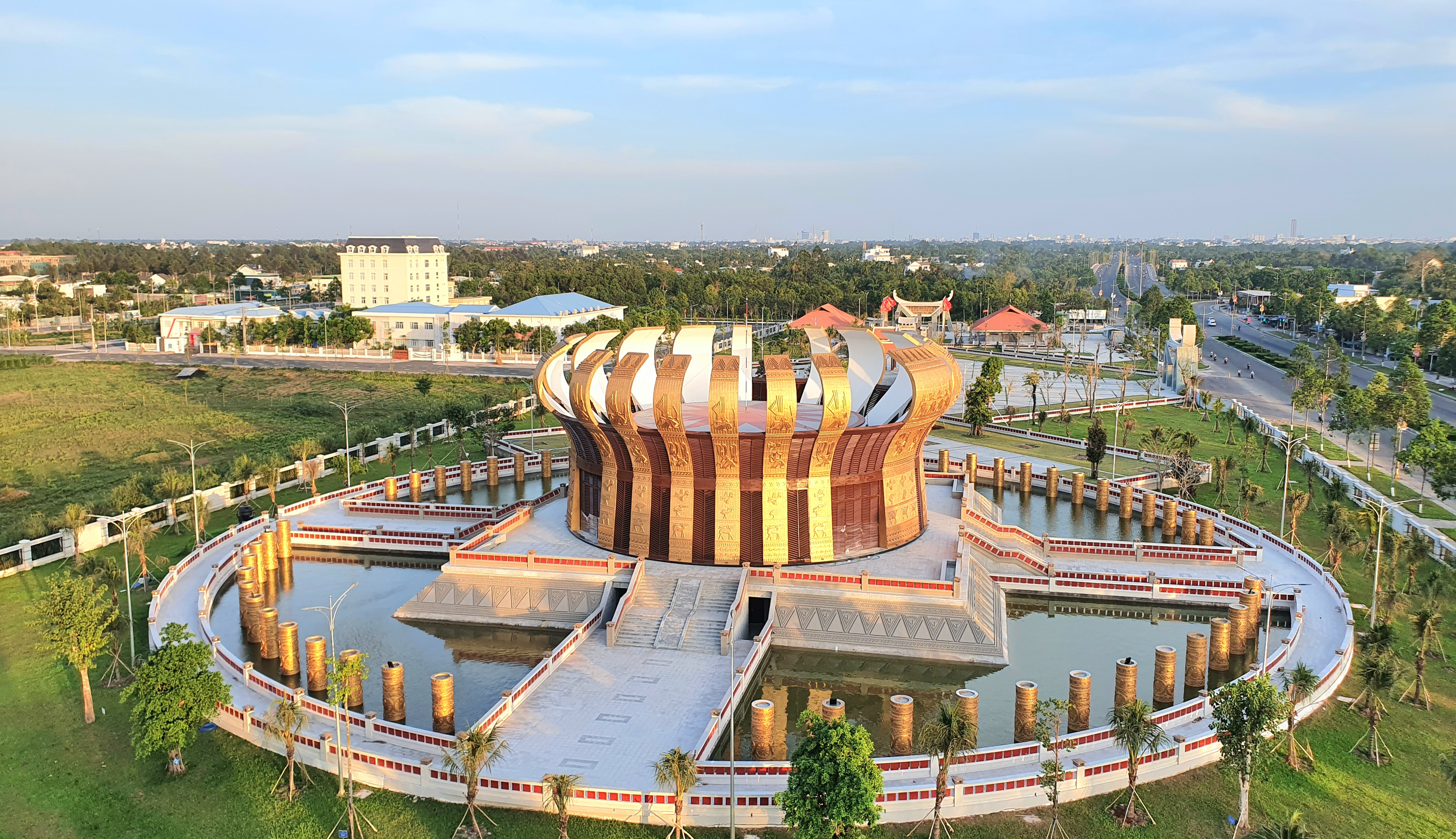 Công trình Đền thờ Vua Hùng gần 130 tỉ đồng được xây dựng tại quận Bình Thủy, TP. Cần Thơ.