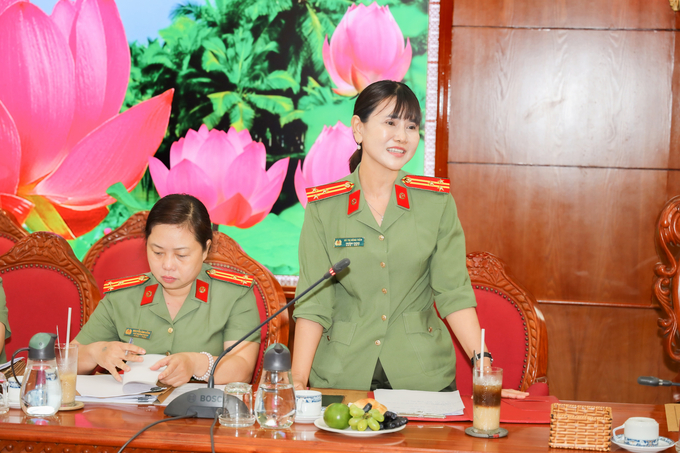 Thượng tá Võ Thị Hồng Tiến - Ủy viên Ban Chấp hành Đảng bộ Công an thành phố, Trưởng Phòng Công tác đảng và công tác chính trị phát biểu tại buổi khảo sát.