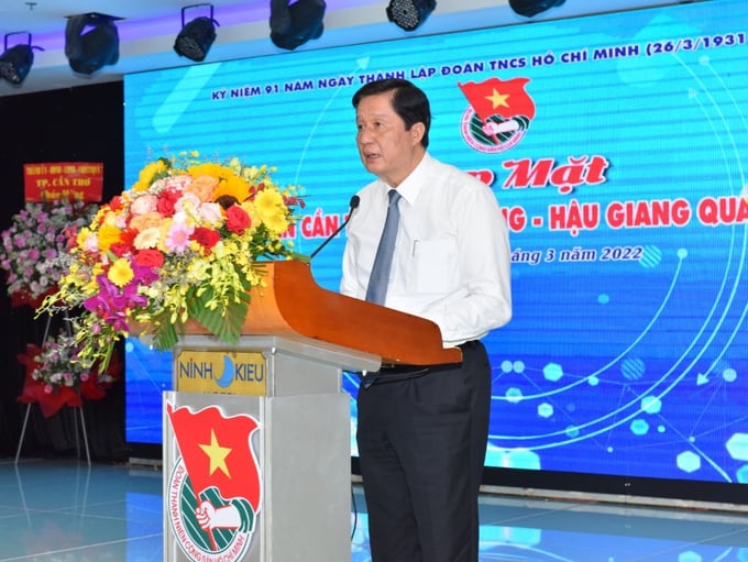 Ông Phạm Văn Hiểu - Phó Bí thư thường trực Thành ủy, Chủ tịch HĐND TP. Cần Thơ phát biểu tại buổi họp mặt.