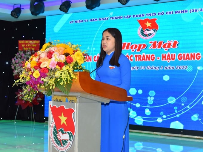 Chị Lư Thị Ngọc Anh - Bí thư Thành đoàn Cần Thơ phát biểu tại buổi họp mặt.