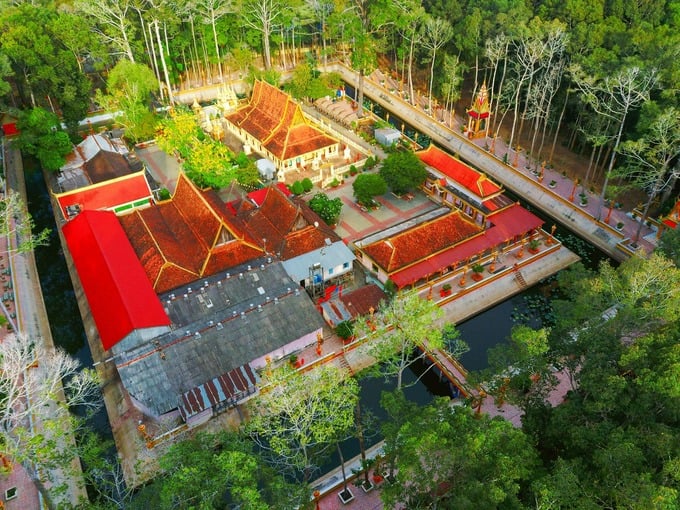 Toàn cảnh chùa Âng. Ảnh: Phan Minh