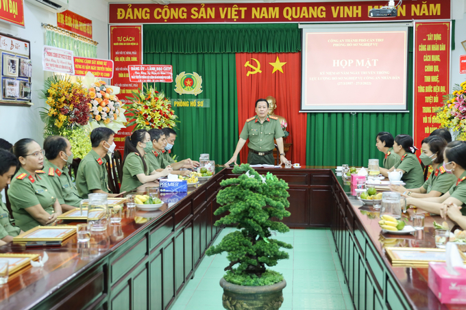 Đại tá Vũ Thành Thức, Phó Giám đốc Công an thành phố phát biểu tại buổi họp mặt