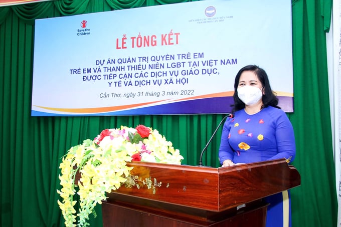 Bà Lê Thị Thanh Giang - Chủ tịch Liên hiệp các tổ chức hữu nghị thành phố Cần Thơ, Trưởng Ban quản lý dự án phát biểu tại lễ tổng kết.