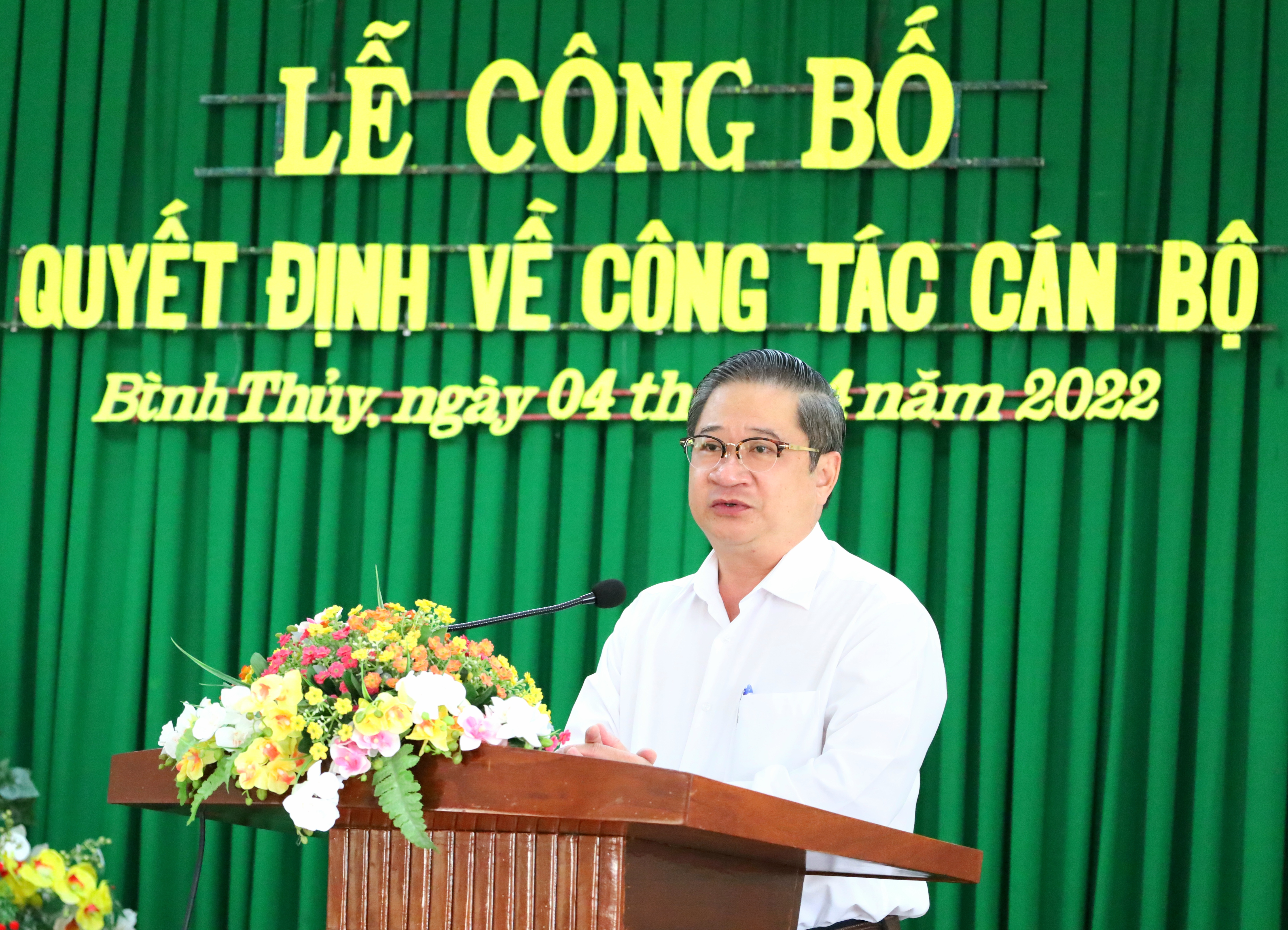 Ông Trần Việt Trường - Phó Bí thư Thành ủy, Chủ tịch UBND TP. Cần Thơ phát biểu tại buổi trao quyết định.