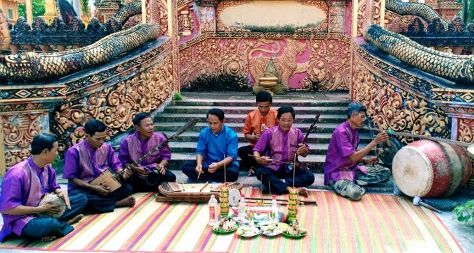 Nghệ thuật nhạc trống lớn là thể loại nghệ thuật âm nhạc đặc biệt của cộng đồng dân tộc Khmer Cà Mau.