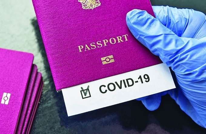 Bộ Y tế yêu cầu các cơ sở tiêm chủng trên cả nước triển khai ký số chứng nhận tiêm chủng Covid-19 từ ngày 8/4, để Bộ tiến hành cấp 'hộ chiếu vaccine' cho người dân dự kiến bắt đầu từ ngày 15/4.