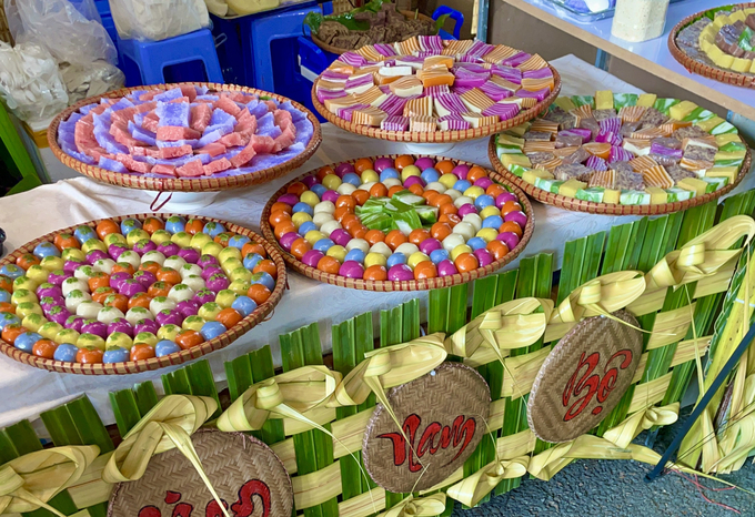 Một số loại bánh dân gian tại Lễ hội.