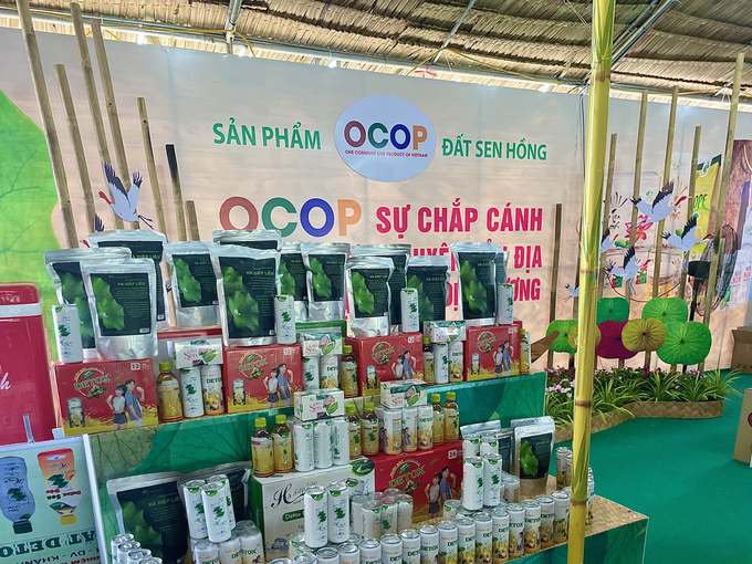 Gian hàng sản phẩm OCOP Đồng Tháp tại Lễ hội bánh dân gian Nam Bộ lần thứ 9 tại TP Cần Thơ.