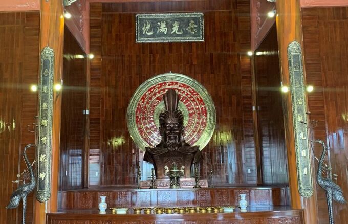 Đền thờ Vua Hùng mới được xây với diện tích hơn 2.000m2.