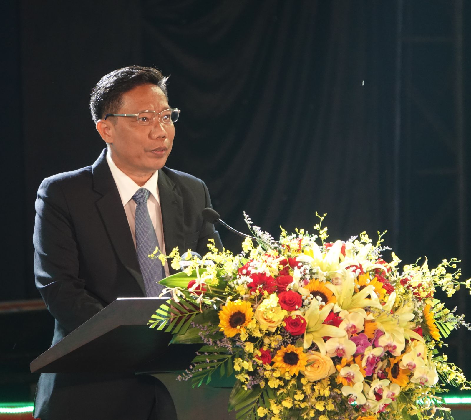 Ông Nguyễn Thực Hiện - Phó Chủ tịch UBND TP. Cần Thơ phát biểu bế mạc Liên hoan Đờn ca tài tử quốc gia và Lễ hội Bánh dân gian Nam Bộ năm 2022.