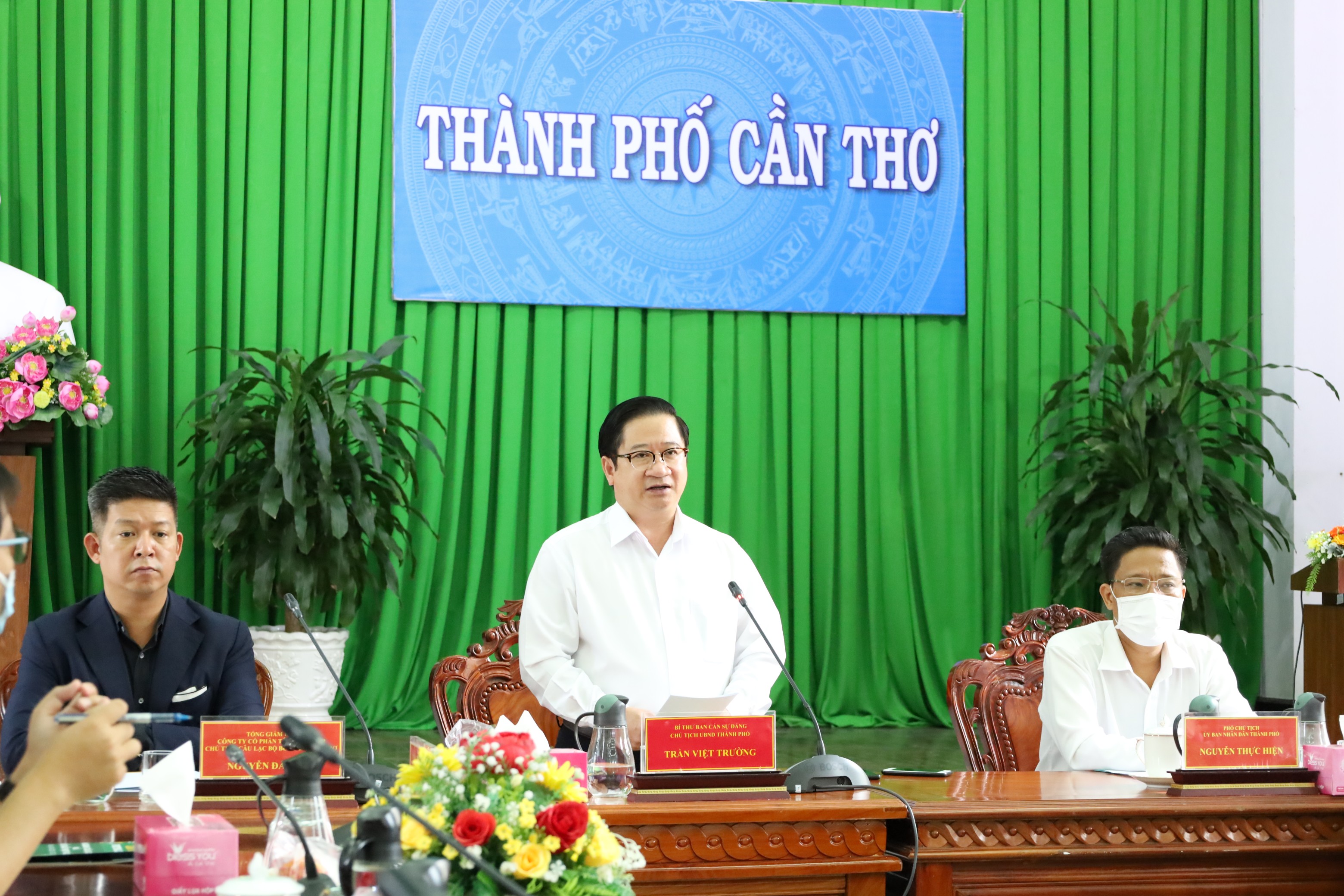 Ông Trần Việt Trường – Phó Bí thư Thành ủy, Chủ tịch UBND TP. Cần Thơ phát biểu tại buổi hội thảo.