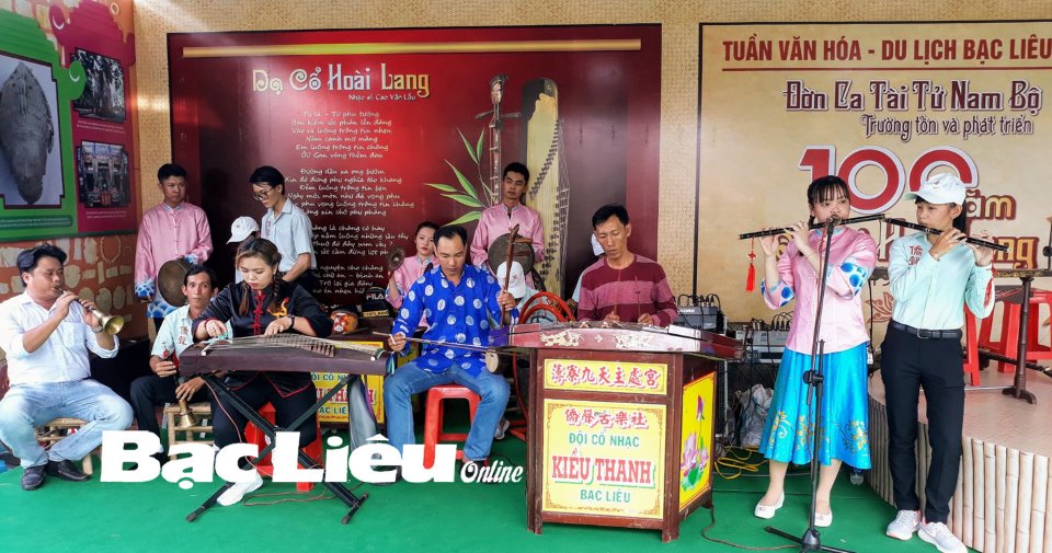 Một tiết mục biểu diễn âm nhạc truyền thống của dân tộc Hoa ở Bạc Liêu. Ảnh: M.Đ