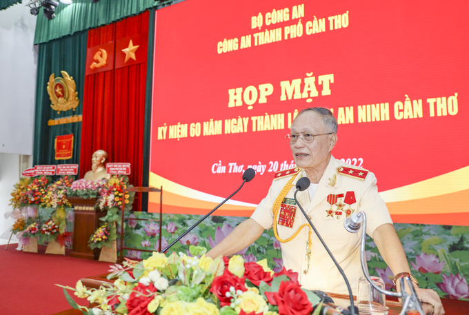 Trung tướng Nguyễn Xuân Xinh, Anh hùng lực lượng vũ trang Nhân dân, nguyên Phó Tổng cục trưởng Tổng cục 5, nguyên Giám đốc Công an Cần Thơ có bài diễn văn kỷ niệm 60 năm Ngày thành lập Ban An ninh Cần Thơ.
