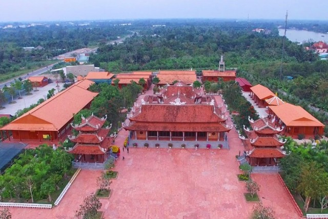 Thiền viện Trúc Lâm Phương Nam với tổng diện tích gần 4ha là địa chỉ du lịch tâm linh nổi tiếng ở huyện Phong Điền. Ảnh: st