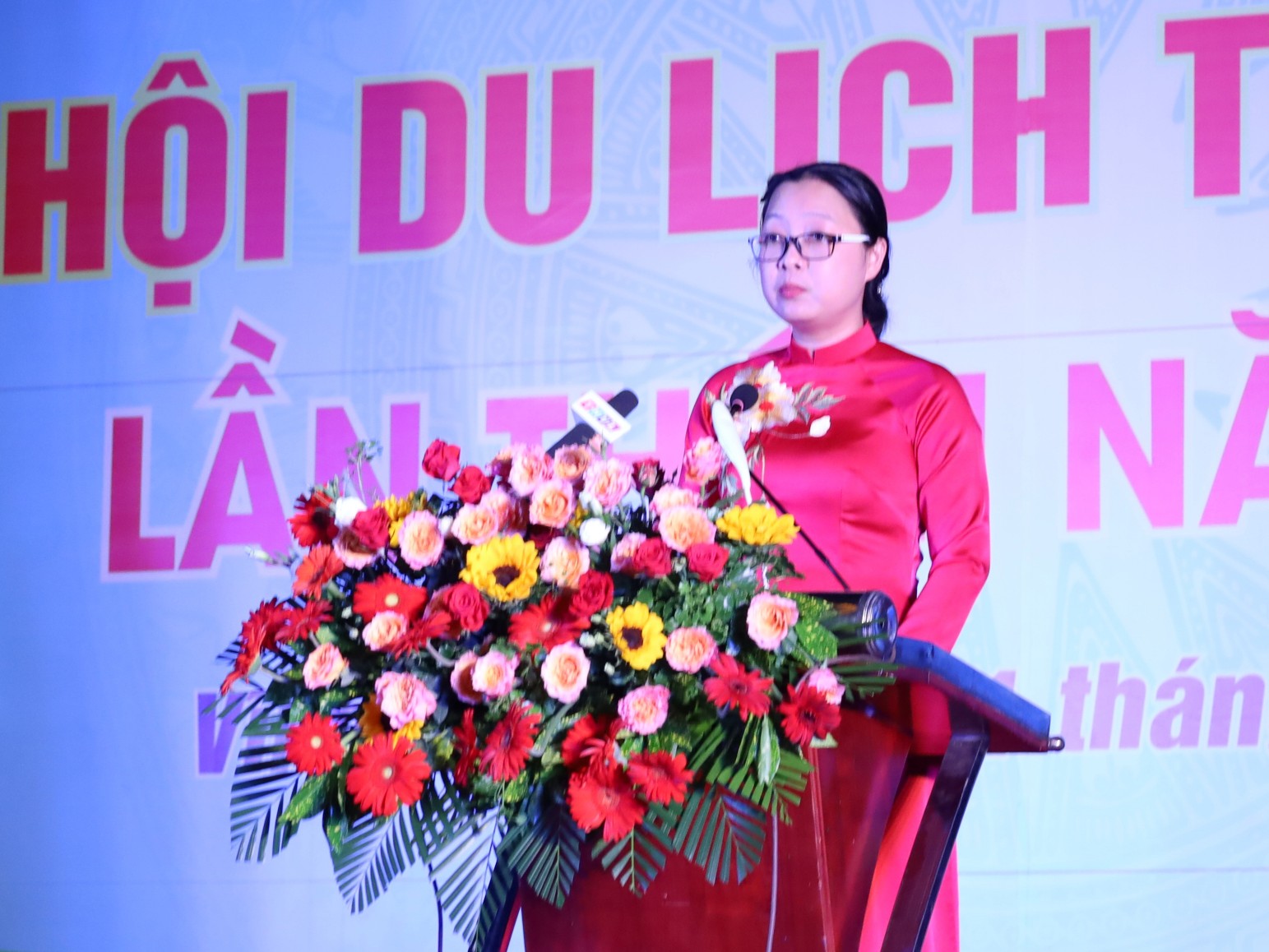 Bà Nguyễn Thị Quyên Thanh – Phó Chủ tịch UBND tỉnh Vĩnh Long, Trưởng Ban tổ chức Ngày hội Du lịch phát biểu tại lễ khai mạc.